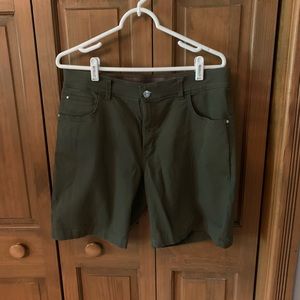 Lee olive Bermuda shorts